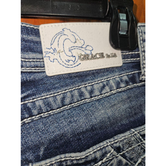 Grace in LA Women's Embellished Flap 5-Pocket Denim Capri Size 34 - Picture 2 of 14